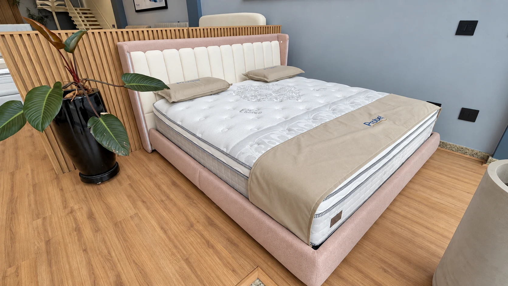 Cama com cabeceira e colchão Probel na Essence Pato Branco